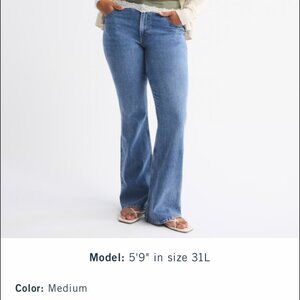 A&F Curve Love High Rise / Bootcut / Long Jeans - WORN ONCE